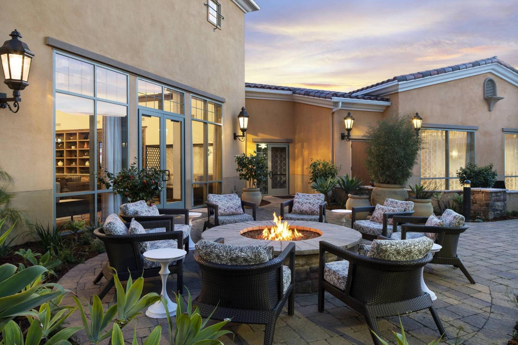 คอร์ตยาร์ด ซานตาบาร์บารา โกลตา Hotel Goleta ภายนอก รูปภาพ
