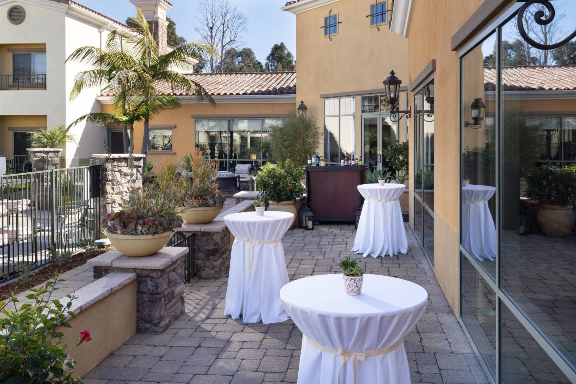 คอร์ตยาร์ด ซานตาบาร์บารา โกลตา Hotel Goleta ภายนอก รูปภาพ