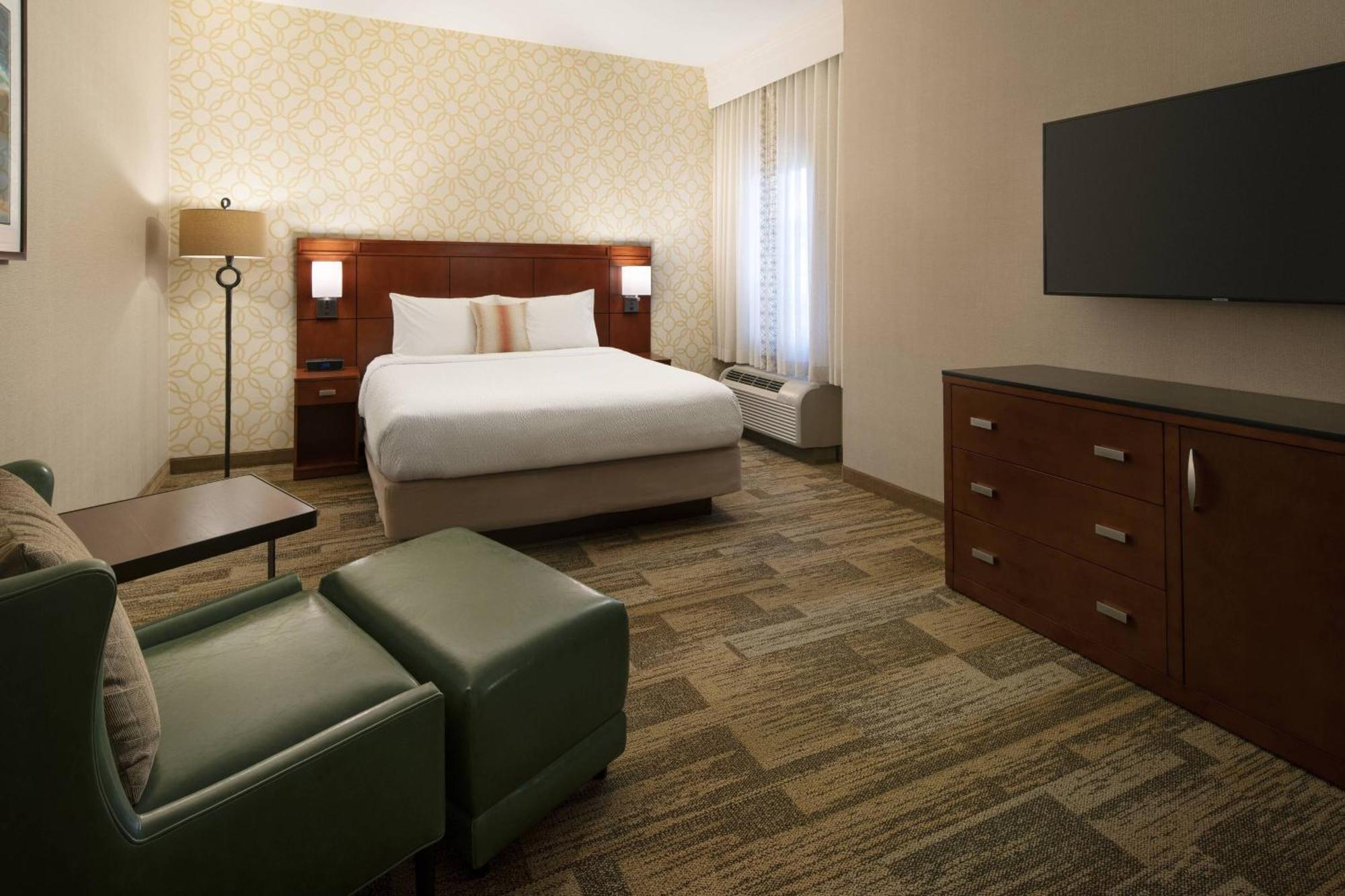 คอร์ตยาร์ด ซานตาบาร์บารา โกลตา Hotel Goleta ภายนอก รูปภาพ