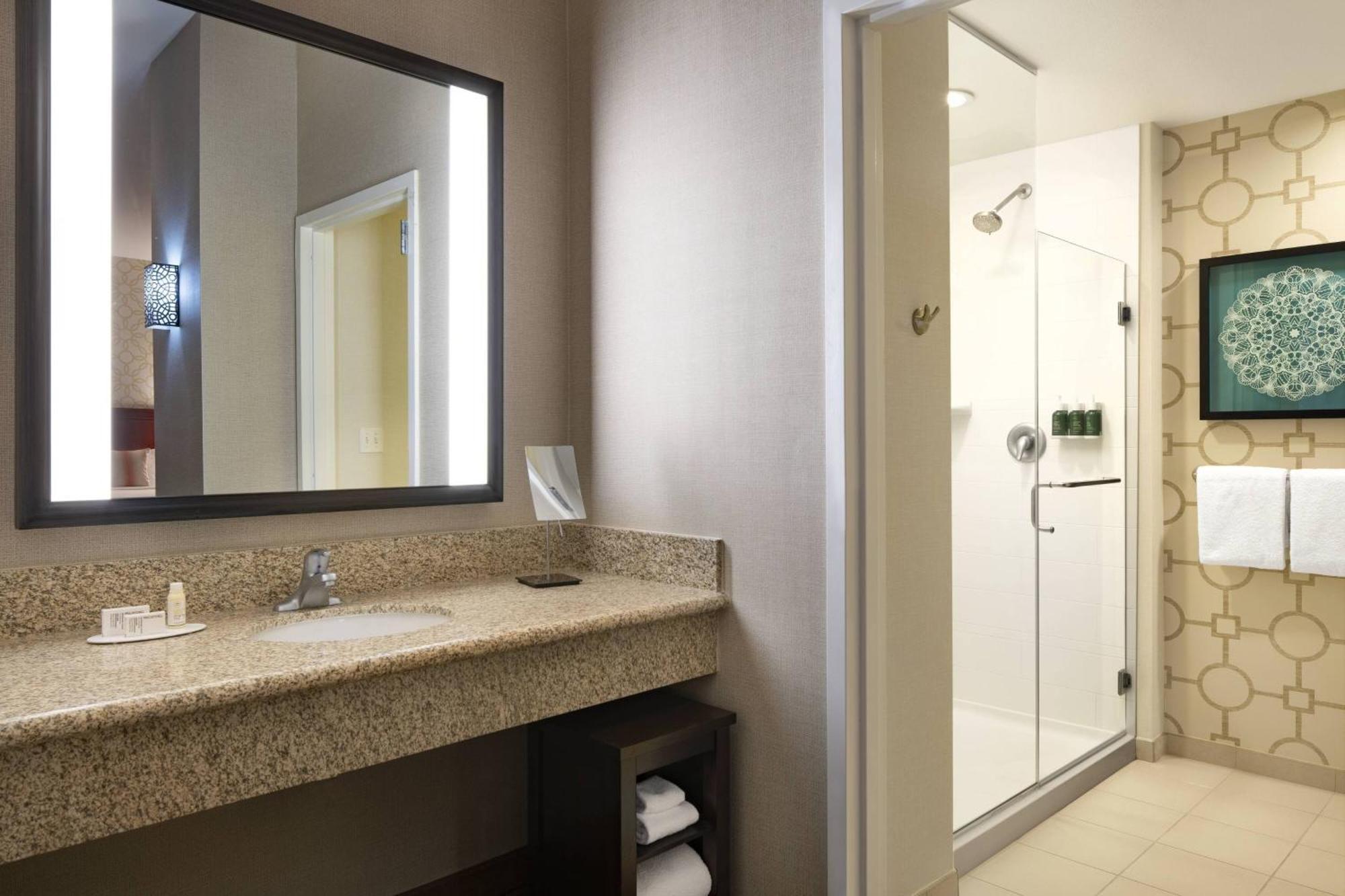 คอร์ตยาร์ด ซานตาบาร์บารา โกลตา Hotel Goleta ภายนอก รูปภาพ