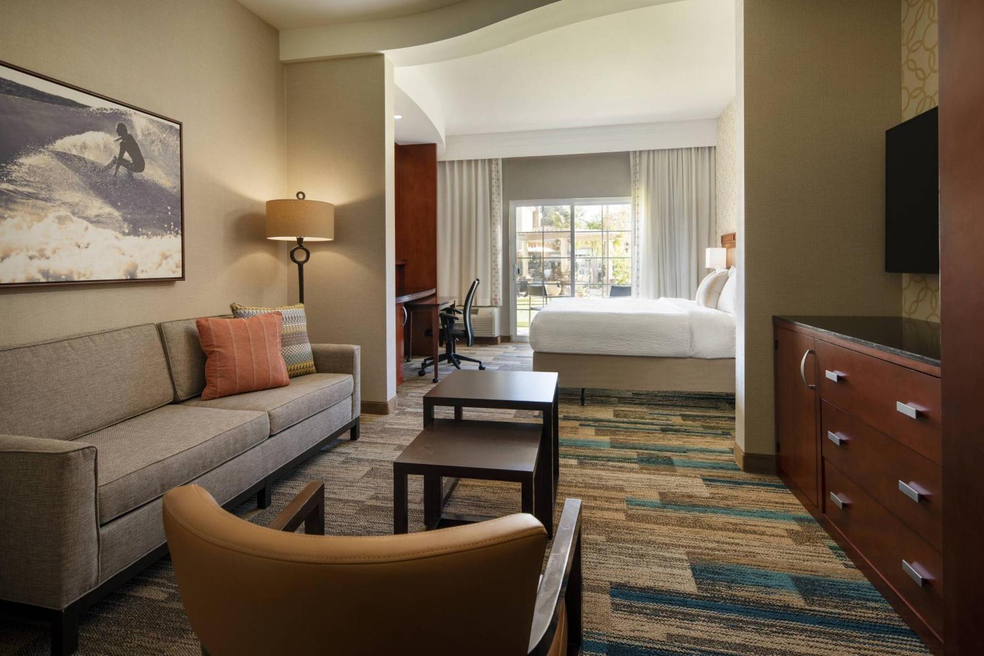 คอร์ตยาร์ด ซานตาบาร์บารา โกลตา Hotel Goleta ภายนอก รูปภาพ