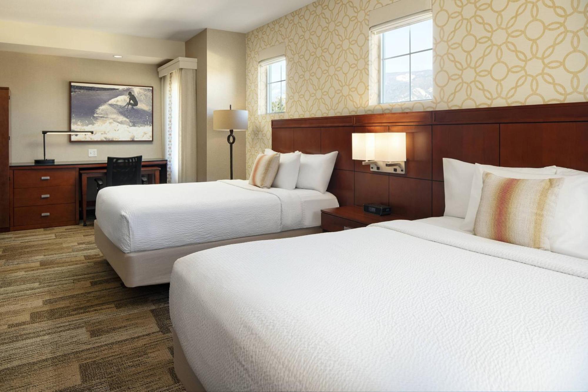 คอร์ตยาร์ด ซานตาบาร์บารา โกลตา Hotel Goleta ภายนอก รูปภาพ