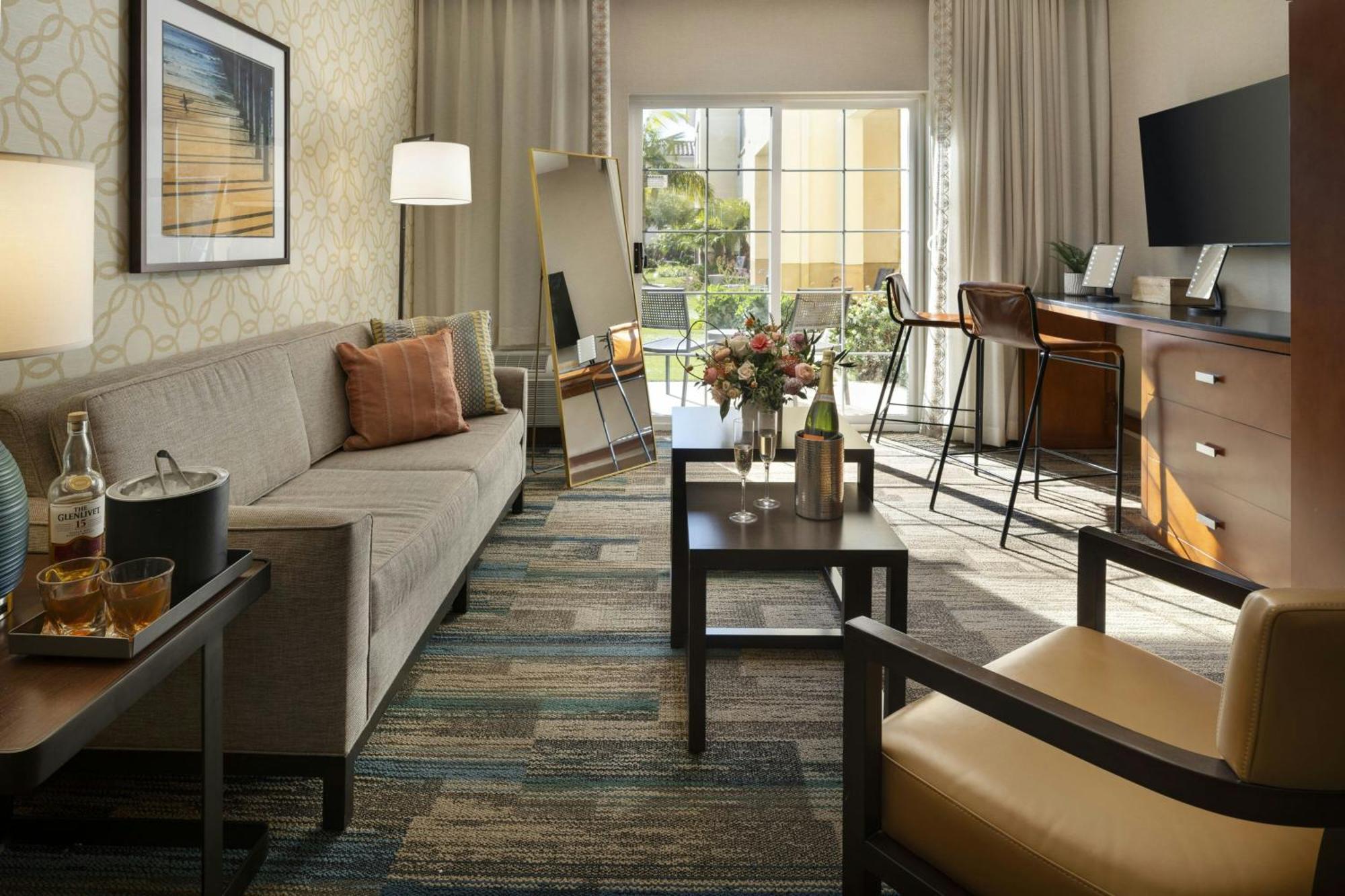 คอร์ตยาร์ด ซานตาบาร์บารา โกลตา Hotel Goleta ภายนอก รูปภาพ