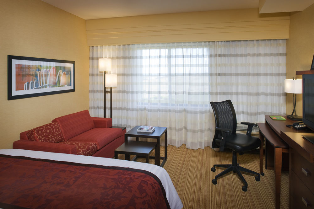 คอร์ตยาร์ด ซานตาบาร์บารา โกลตา Hotel Goleta ภายนอก รูปภาพ