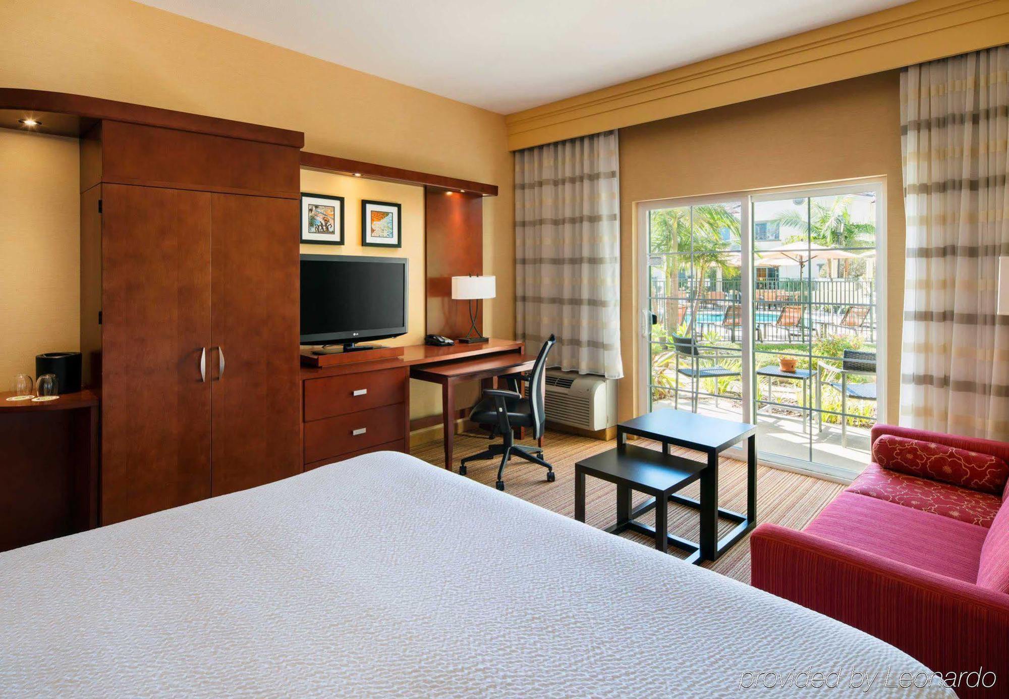 คอร์ตยาร์ด ซานตาบาร์บารา โกลตา Hotel Goleta ภายนอก รูปภาพ