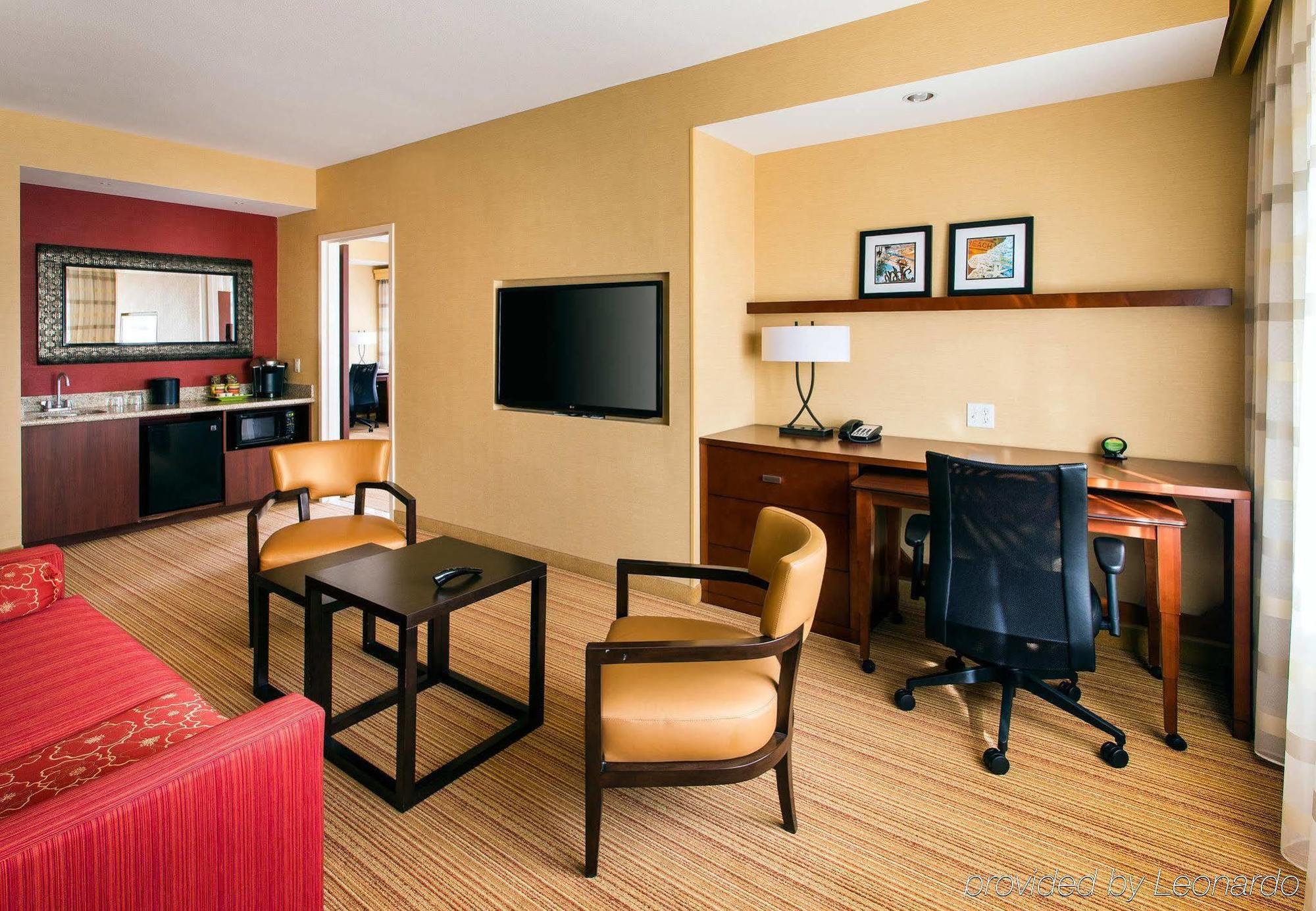 คอร์ตยาร์ด ซานตาบาร์บารา โกลตา Hotel Goleta ภายนอก รูปภาพ