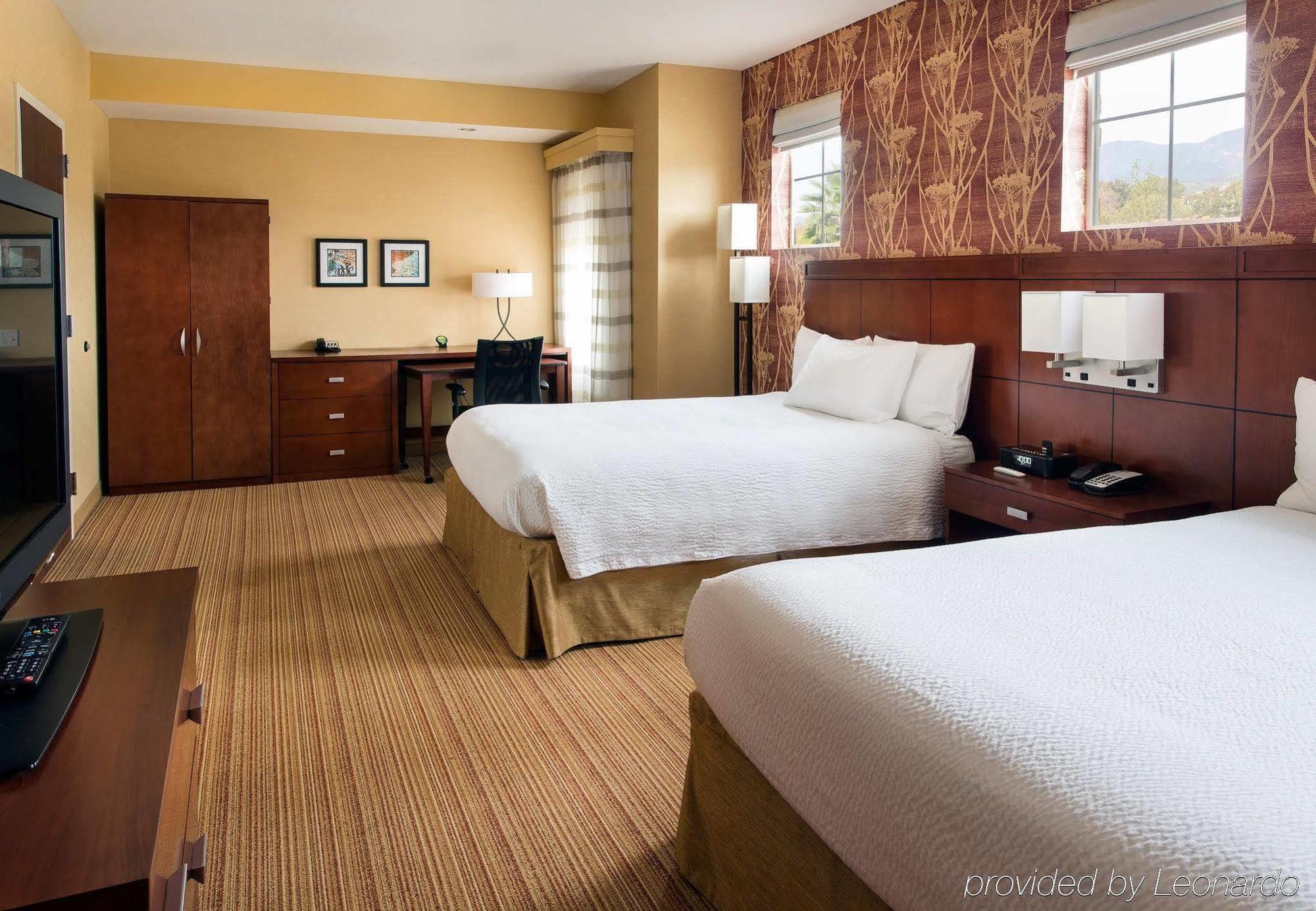 คอร์ตยาร์ด ซานตาบาร์บารา โกลตา Hotel Goleta ภายนอก รูปภาพ