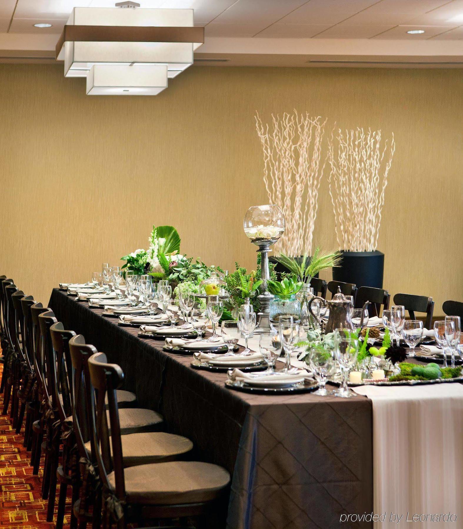 คอร์ตยาร์ด ซานตาบาร์บารา โกลตา Hotel Goleta ร้านอาหาร รูปภาพ