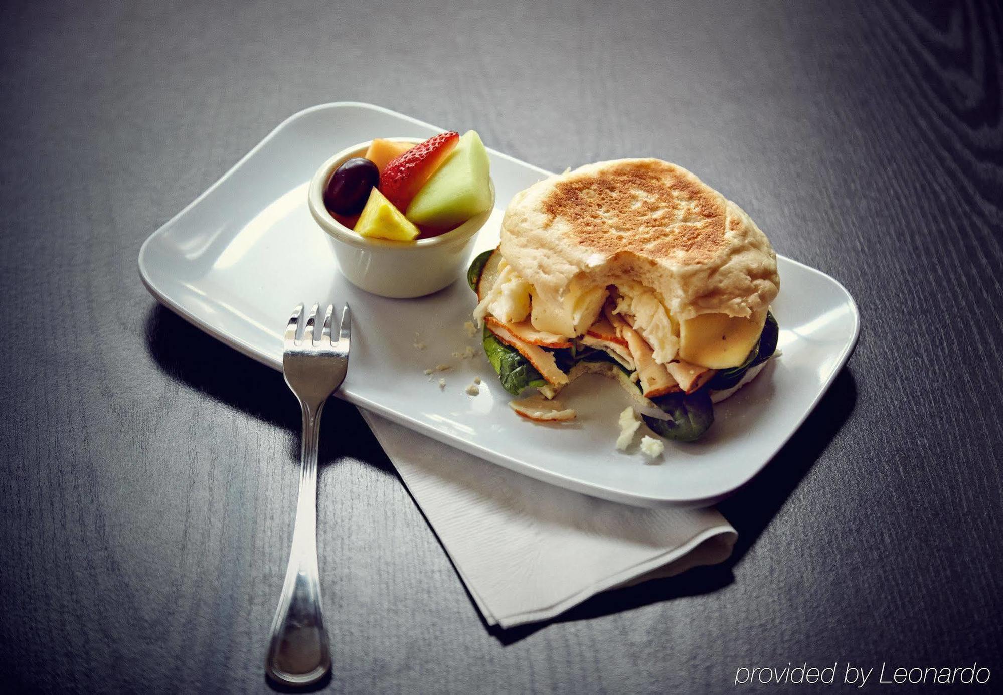 คอร์ตยาร์ด ซานตาบาร์บารา โกลตา Hotel Goleta ภายนอก รูปภาพ