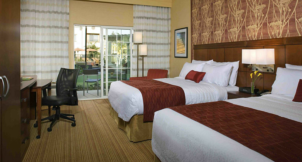 คอร์ตยาร์ด ซานตาบาร์บารา โกลตา Hotel Goleta ภายนอก รูปภาพ